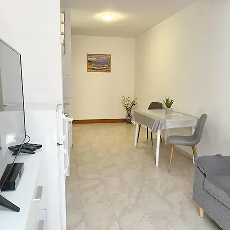 Apartament Ares *