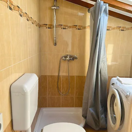 Ares Apartament *