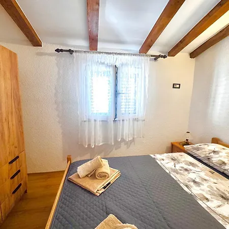 Apartament Ares *