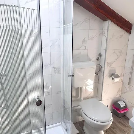 Apartament Ares *