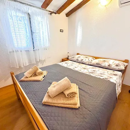 Ares Apartmán